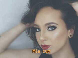 Mia_cum